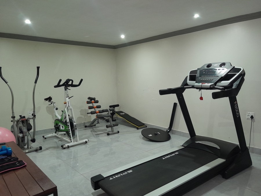 6 Bedroom Property for Sale in Kosmos Ridge North West